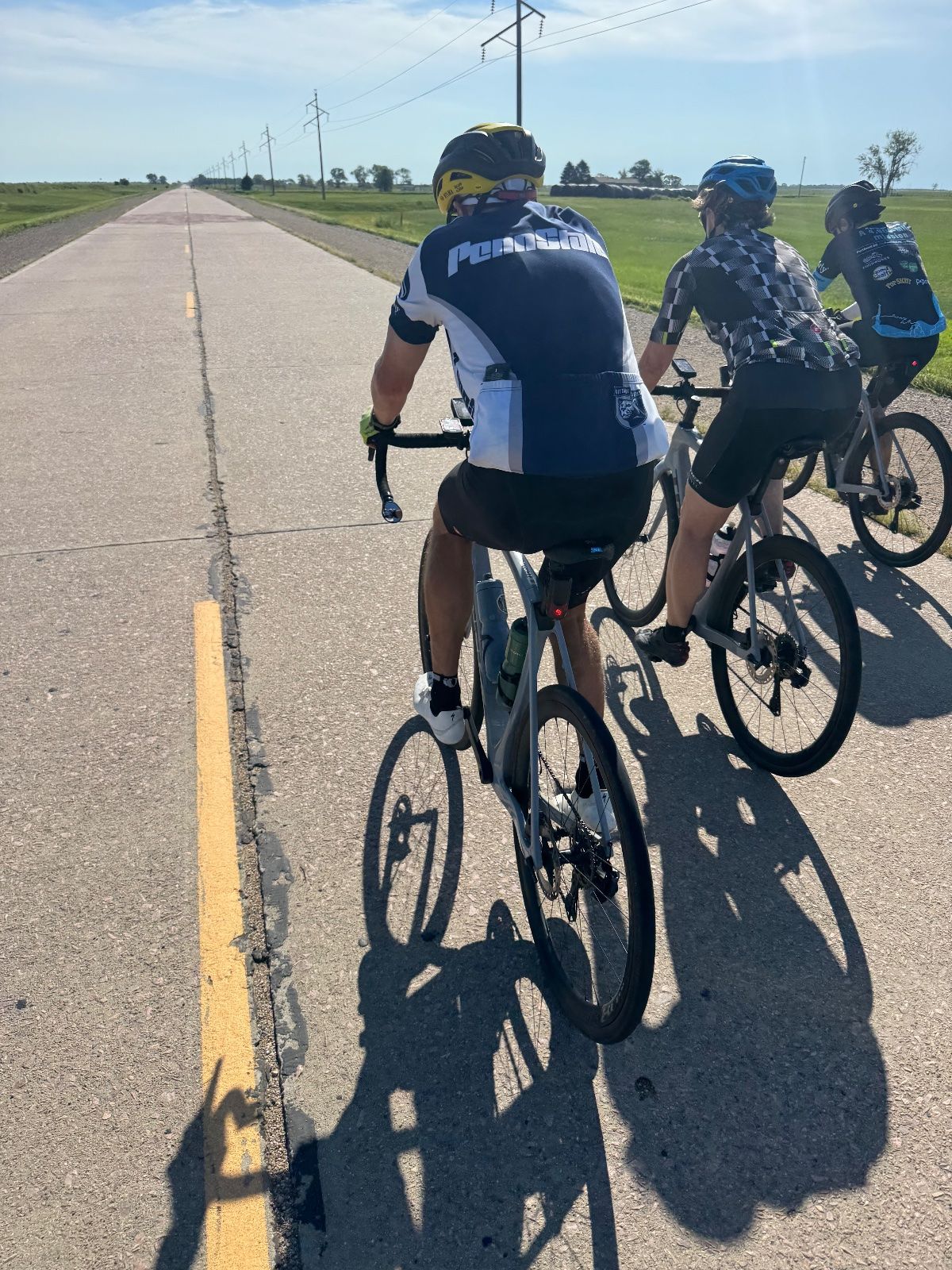 Echelon riding for cross winds 👍🚲